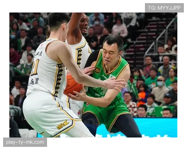 老将的坚持:韩德君抢下关键前场板,助辽宁锁定胜局